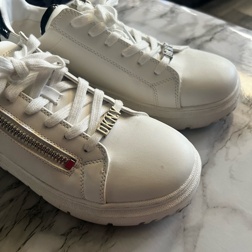 DKNY White Lace-Up Sneakers with Zipper size 10-amazing shoes - Picture 2 of 5